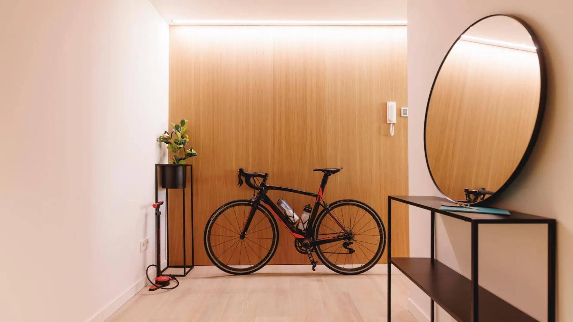 Bravissimo Centre, Modern 2-Bedroom Apartment خيرونا