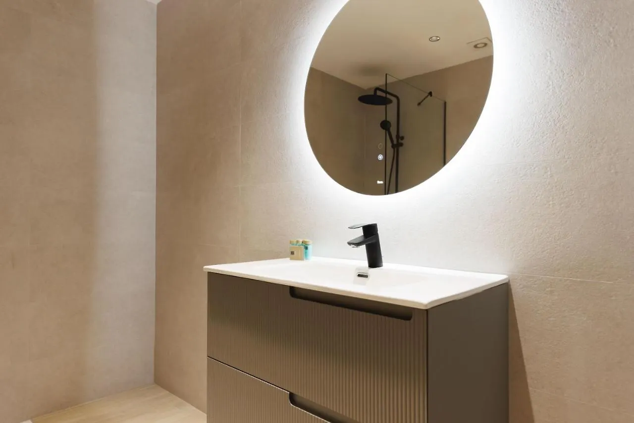 Bravissimo Centre, Modern 2-Bedroom Apartment Χιρόνα 0*,